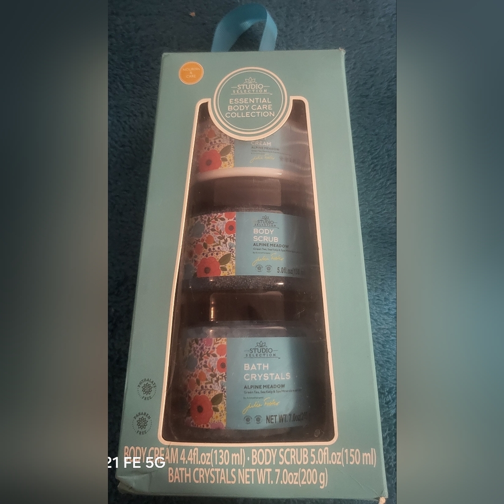 Studio Selection Essential Body Care